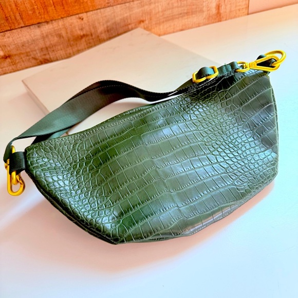 NWOT Rare Fawn Design Green Croc Embossed The Fawny Pack - Picture 2 of 9